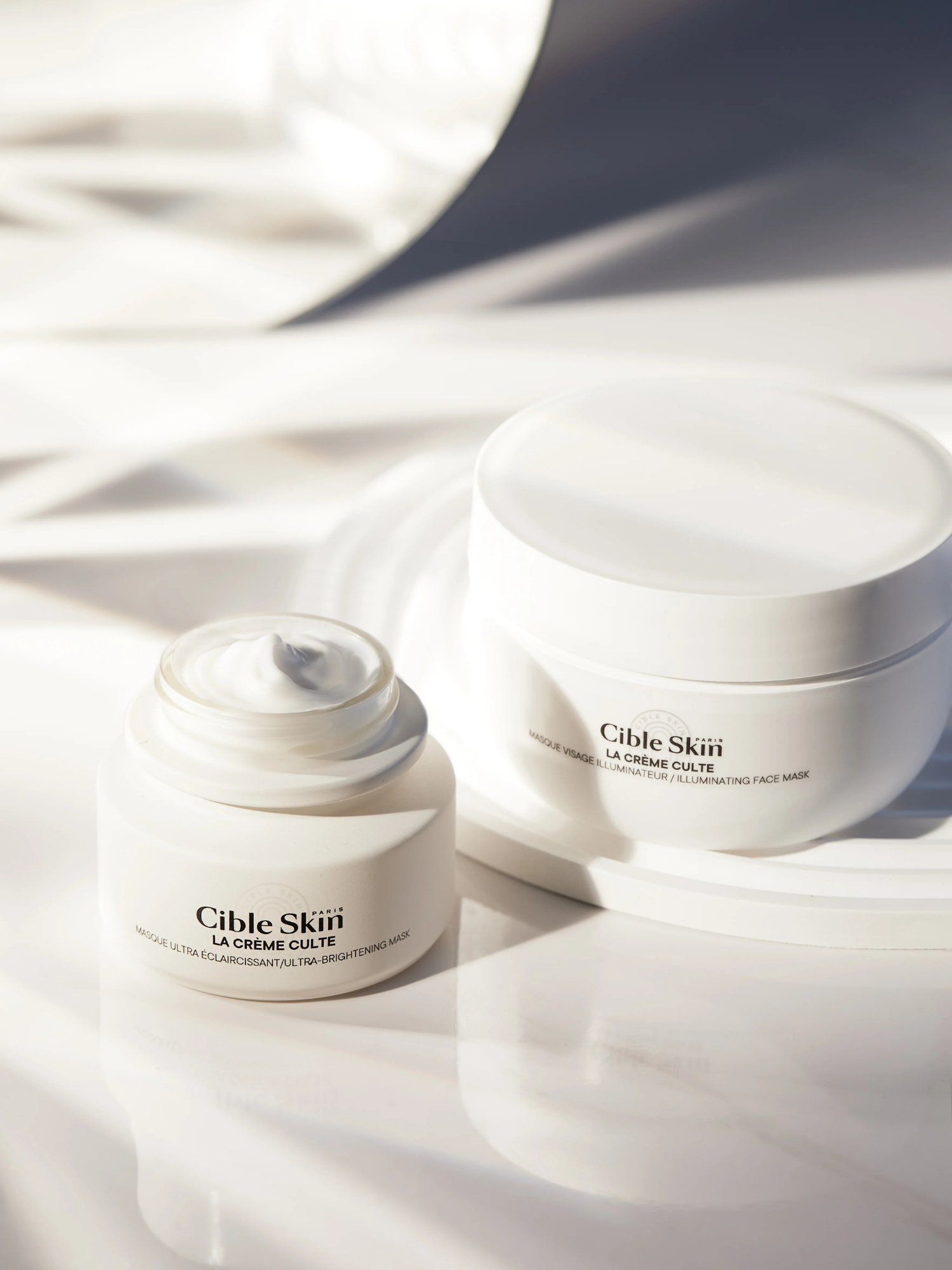 Creamy texture of Cible Skin Mask-Crème Culte face mask lifestyle