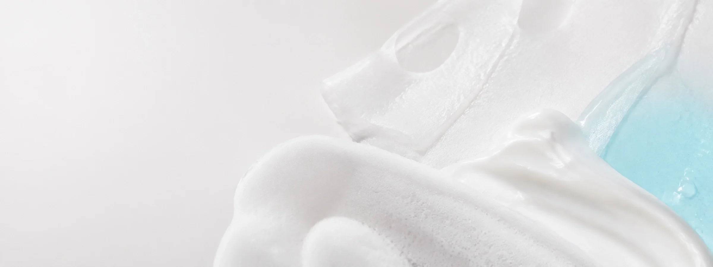 Aqua gel and water textures representing Cible Skin for hydration and visible redness