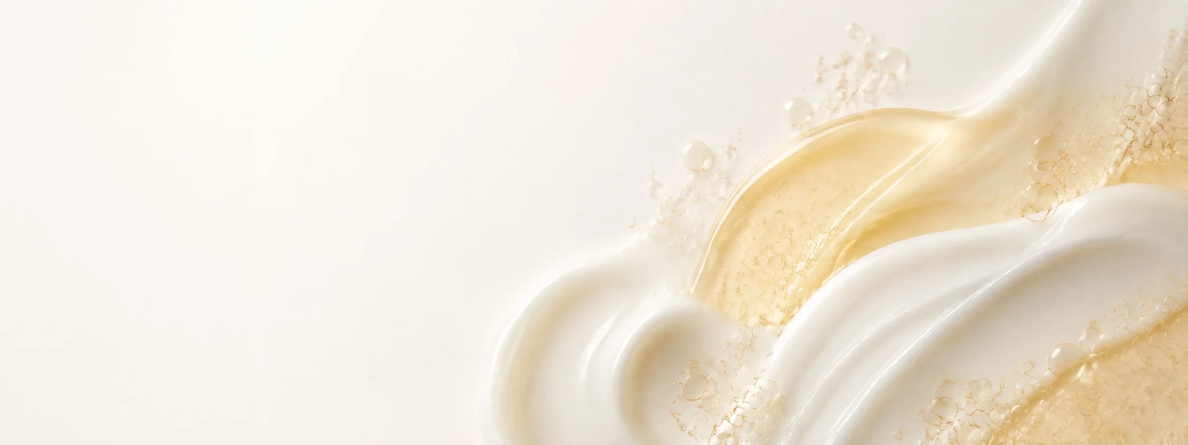 Ivory cream and golden serum textures representing Cible Skin for wrinkles and firmness